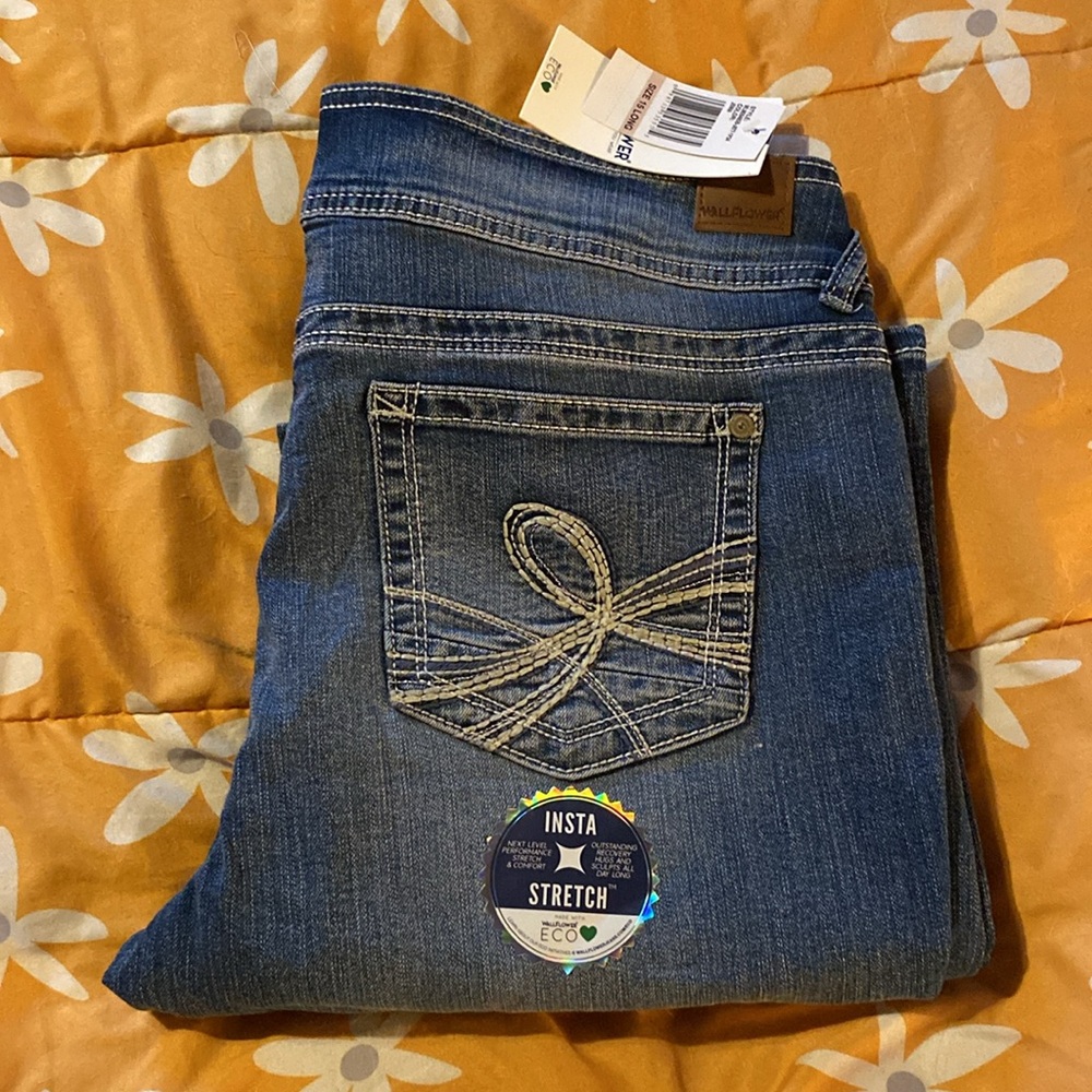 Wallflower luscious curvy fit boot cut jeans